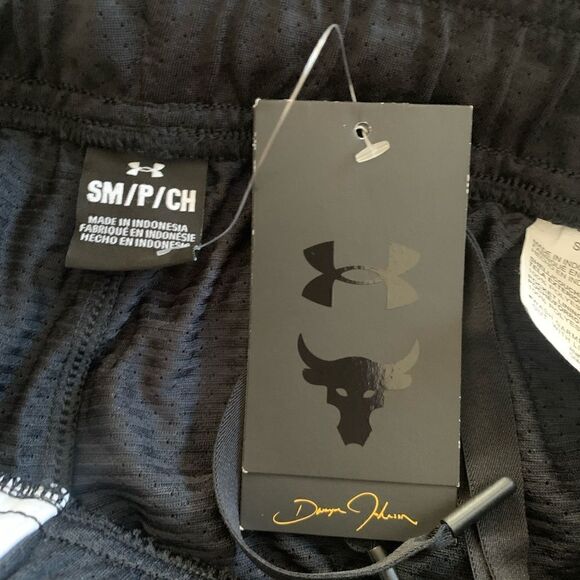 Under Armour Dwayne Johnson men’s size S mesh shorts - Picture 3 of 3